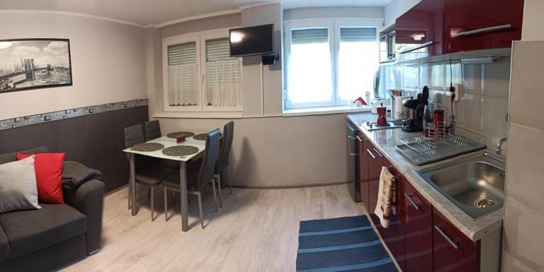 شقة Angi Apartman- Nagyszeru Elhelyezkedes, Vendegkozpontu Szallashely-Szolgaltatas هاركاني المظهر الخارجي الصورة