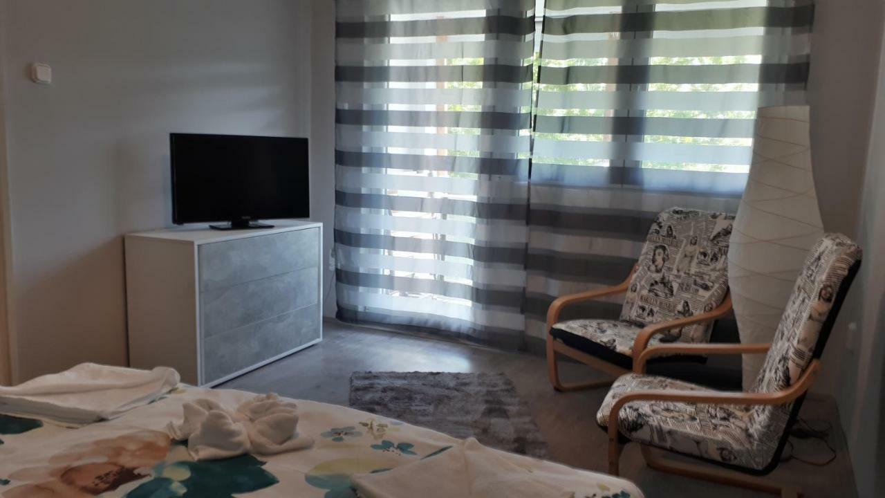 شقة Angi Apartman- Nagyszeru Elhelyezkedes, Vendegkozpontu Szallashely-Szolgaltatas هاركاني المظهر الخارجي الصورة
