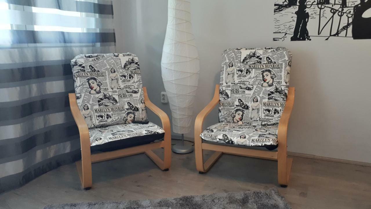 شقة Angi Apartman- Nagyszeru Elhelyezkedes, Vendegkozpontu Szallashely-Szolgaltatas هاركاني المظهر الخارجي الصورة